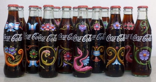 Botellas de Coca Cola fileteadas